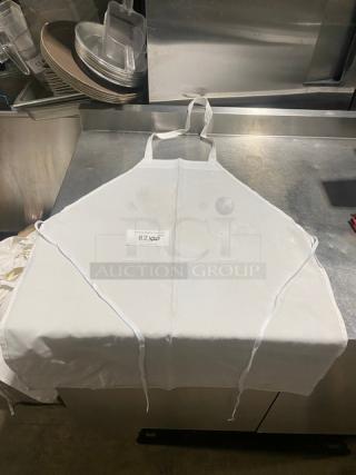 White full-length bib apron, commercial use, visible wear. Tag reads "82X60". Perfect for kitchen staff or chefs.