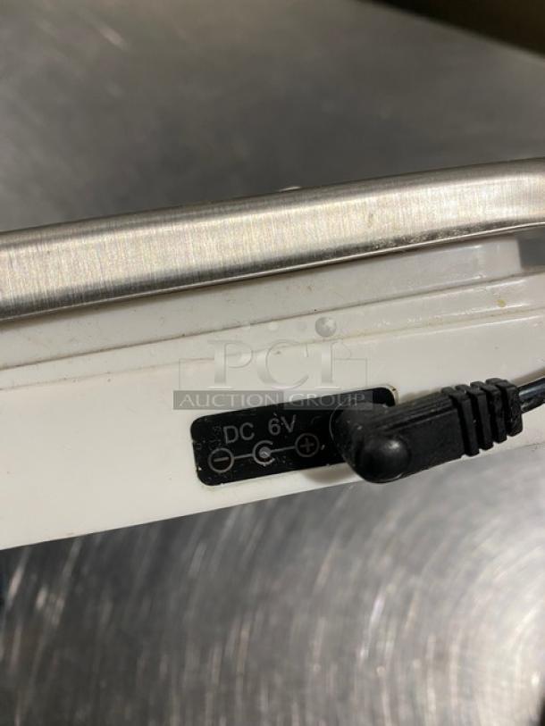 CDN Commercial 22 Lb. Digital Weight Scale, Model SD2206, shows DC 6V power input, in good condition.