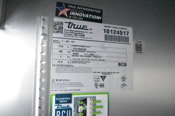 Label on True Refrigeration model T-49-HC. Details include voltage, refrigerant type R290, and NSF/ANSI certification.