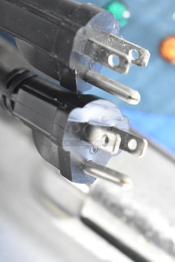 Close-up of electrical plugs for the Hoocoo FRY-20L deep fat fryer, showing a standard 120-volt connection.