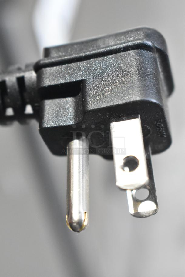 Close-up of a 120-volt plug for the Waring WSC160 16" Electric Crepe Maker.