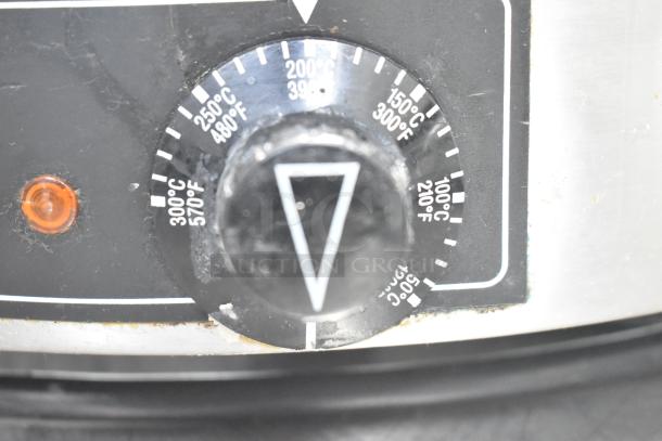 Krampouz CEBIR4BS 16" electric crepe maker's temperature dial. Shows temperature range in Celsius and Fahrenheit.