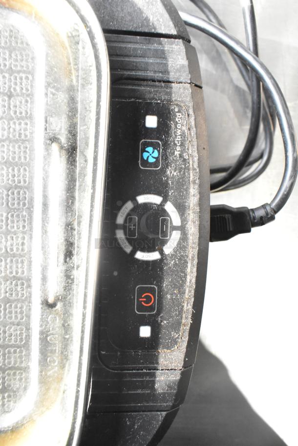 TWRG-200 Countertop Smokeless Grill control panel, featuring temperature settings and power button. Model: TWRG-200.