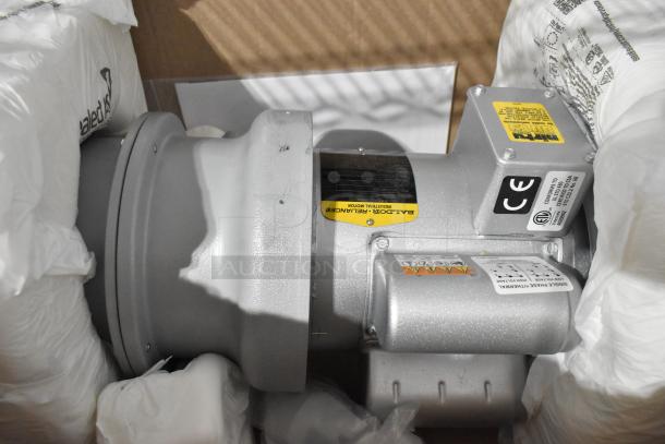 BRAND NEW Hobart 425FD4503 Commercial Garbage Disposer, 1/2 hp, 120/208-240V, short upper housing, scratch and dent condition.