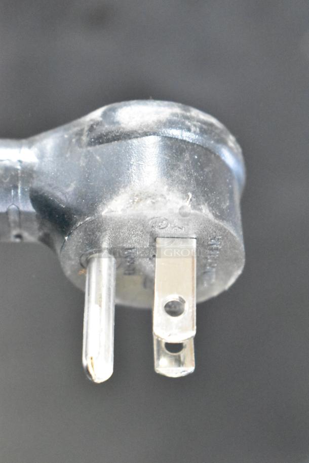 Close-up image of a power plug for the 2018 True GDM-41SL-48-HC-LD cooler merchandiser, 115 volts, 1 phase.