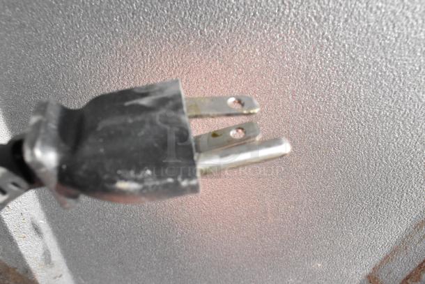 Hatco countertop food warmer plug, 120 volts, 1 phase. Close-up showing standard prongs, indicating electrical compatibility.