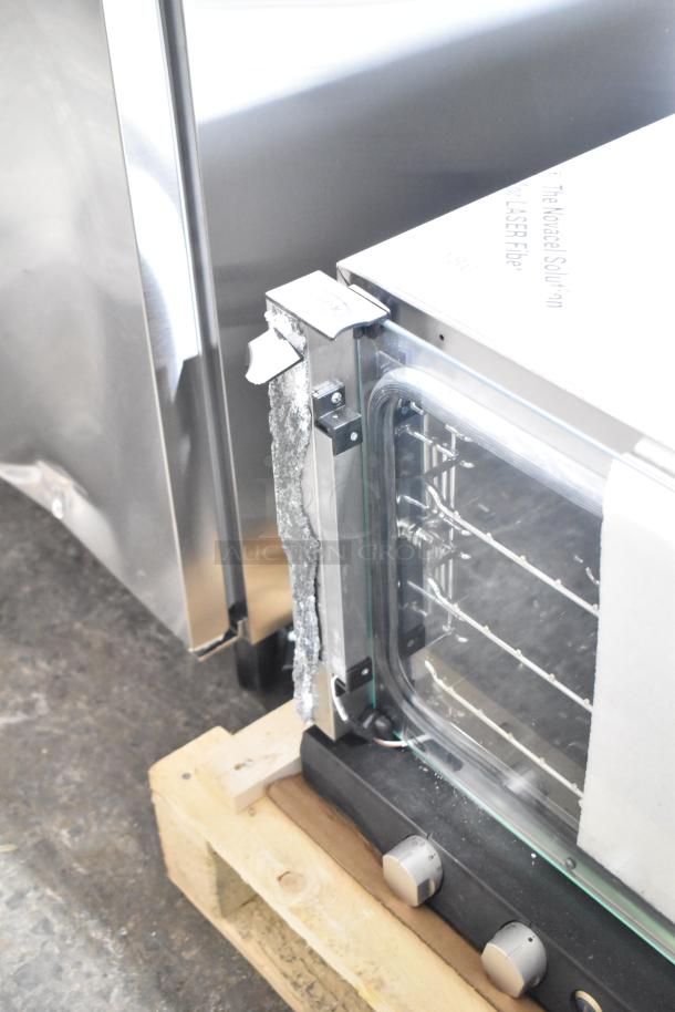 2025 Unox Cadco XAFT183-US Convection Oven, new with broken glass door, 208-240V, 1 phase.