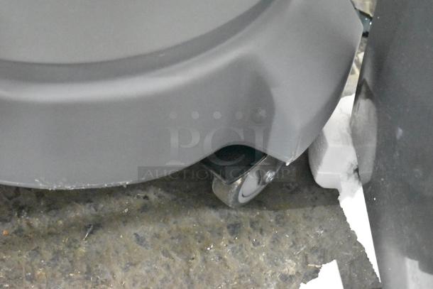 Brand new Hobart SDPE 20-gallon salad dryer, electric, on commercial casters. Scratch and dent condition, 115V, 1 phase.