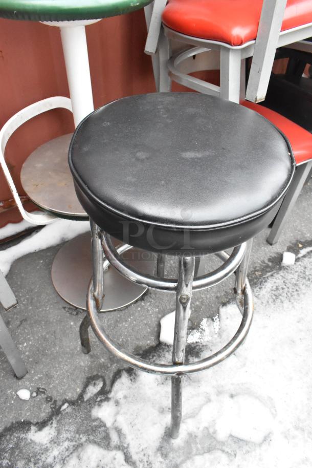 Metal dining chairs and stools with red cushions and a green stool. Various conditions, 46 pieces in total.