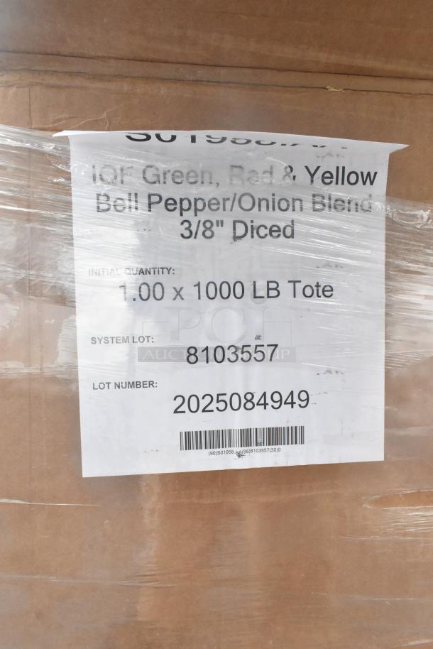 Industrial lot with 18 brand new scratch and dent items. Includes equipment such as shelves, stands, and tables. Lot tag shows diced pepper/onion blend in a 1000 lb tote. Barcode and lot number: 2025084949.