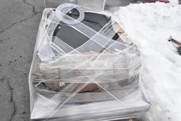 Brand new Viper Shovelnose 18 Gallon Wet/Dry Vacuum, scratch and dent, wrapped in plastic with squeegee and tool kit.