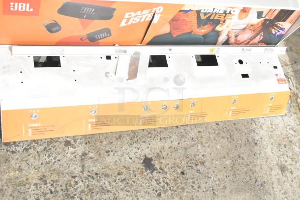 JBL display stand featuring product images and details for Xtreme 3, Pulse 6, Charge 5, Flip 6, Clip 4, and GO 3 speakers.