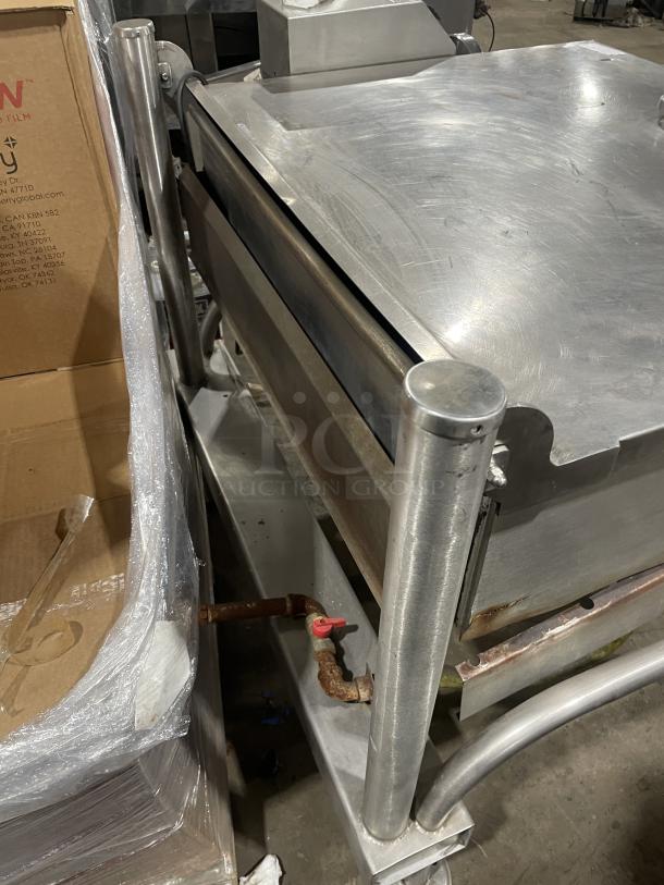 Groen stainless steel 40-gal tilted braising pan with gas power on legs. Used condition, features durable construction.