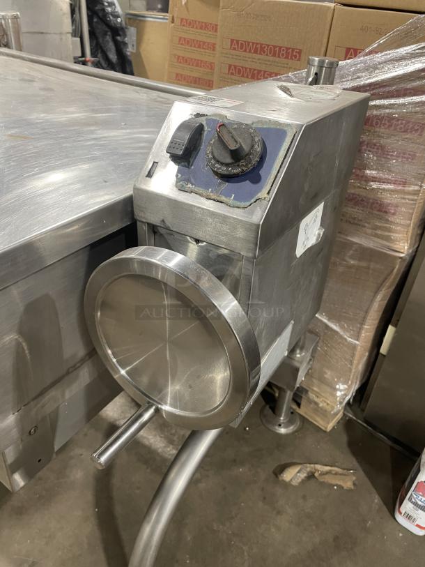 Groen stainless steel 40-gal gas braising pan, on legs. Features tilt mechanism, visible control knob, and sturdy construction.