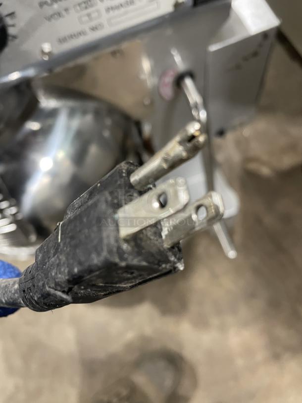 Black Diamond BDPM-20 20 Qt. Planetary Mixer with stainless bowl, bowl guard, flat beater; 120V plug shown. Model BDPM20.