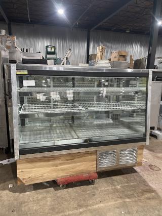 Marc SQBCR59 flat glass bakery display case, 59", wooden style, refrigerated multi-tier with rear sliding doors, poly-coated wired rack.