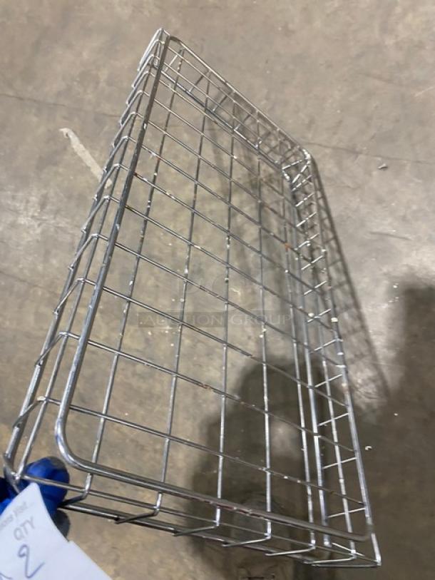 Commercial chrome-plated full-size wired rack, ideal for bagels or pastries. Durable construction, excellent condition.