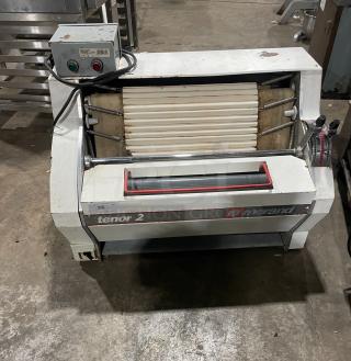 Merand Tenor 2 commercial dough moulder, white, electric, 220V, countertop model. Visible control box, working condition.