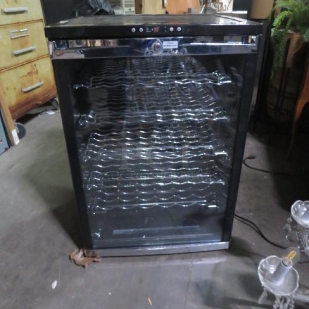 Avanti glass door cooler, model WC600CL/WC601CL, with 6 racks. Measures 23.5"x22.5"x34", in working condition.