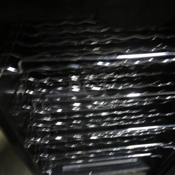 Avanti glass door cooler with 6 racks, model WC600CL/WC601CL, 115V, dimensions 23.5x22.5x34, working condition.