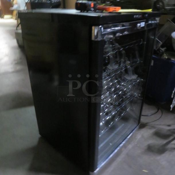 Avanti glass door cooler, model WC600CL/WC601CL, six racks, 115V, dimensions 23.5x22.5x34 inches, black exterior.