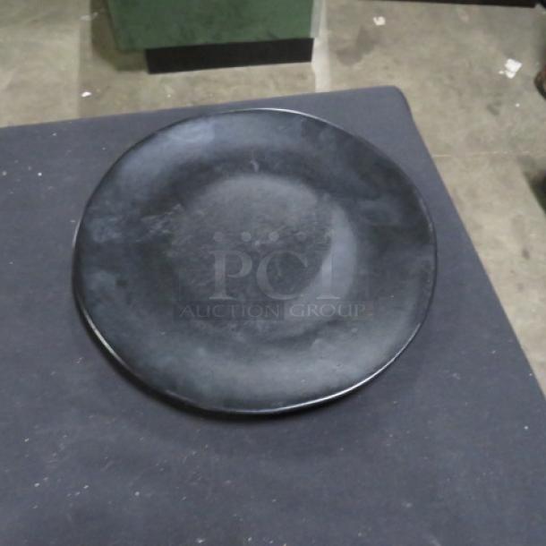 11-inch Fortessa black dinner plate in good condition, model 12XBID. Simple design, ideal for dining collections.