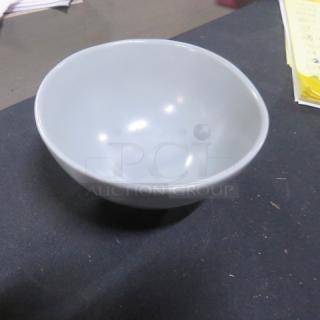Gray Fortessa bowl, 9.5 inches, smooth finish. Excellent condition, no visible chips or cracks. Model 14XBID.