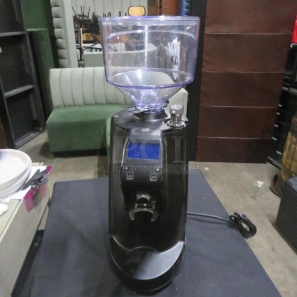Nuovo Simonelli MDJ On Demand espresso grinder, black, 110V, 3.53lb capacity, digital interface, mint condition.