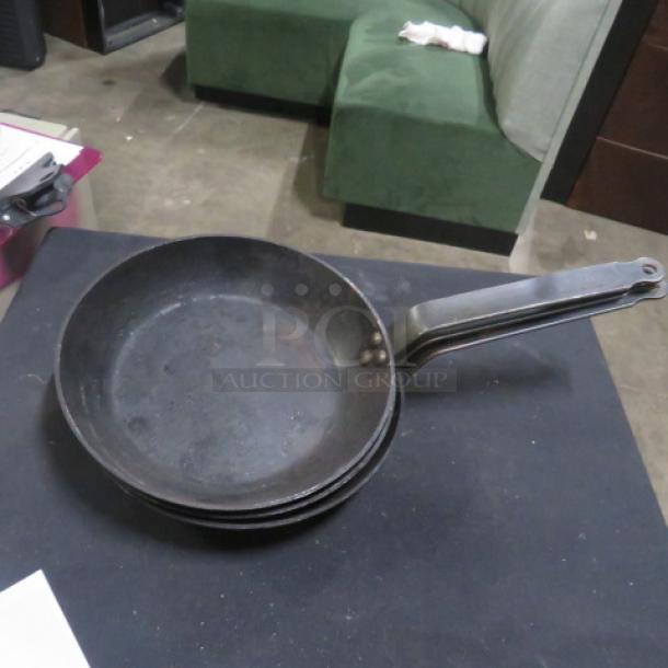De Buyer carbon steel 10-inch fry pan, used condition, with sturdy handle; ideal for high-heat cooking, valued at $95.54.