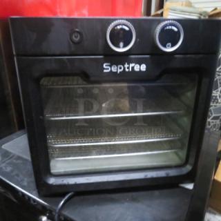 Septree DSC-08A food dehydrator with 4 racks, black finish, 800W, 120V, dimensions 14"x17.5"x13.5", in good condition.