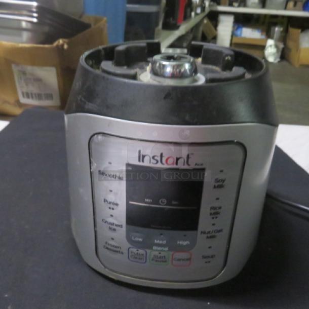 Instant Blender Base ACEV2, silver and black, features smoothie and puree settings. Visible wear. No jar included.