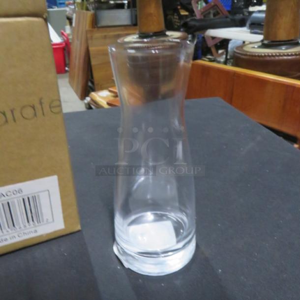 NEW Acopia 6oz glass carafe, sleek design, clear glass, in excellent condition. Box with model 6XBID, made in China.