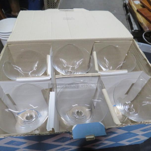 New Schott Zwiesel martini glasses set, 6 pieces, clear glass, boxed, unused condition, durable and stylish design.