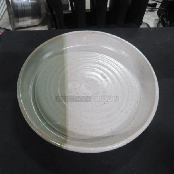 10.5-inch plate with assorted green and cream colors, circular grooves. Brand: 10XBID. Good condition.