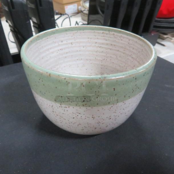 6-inch cereal bowl with green rim, speckled design, new condition. Model: 9XBID.