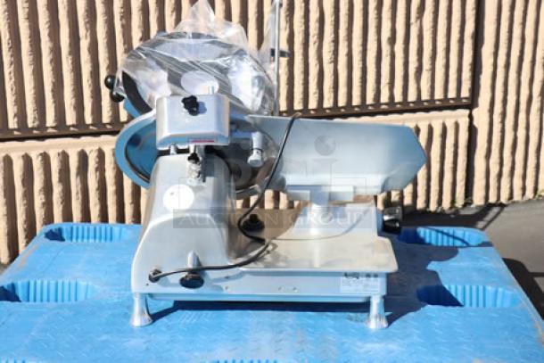 Avantco SL713MAN 13" manual meat slicer, medium-duty, silver, 3/4 hp, 120V, new scratch-n-dent, S/N: 31 34925.