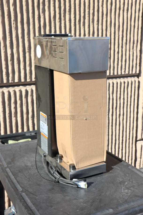 Bunn 33200.0010 VPR-APS pourover airpot coffee brewer, brand new, minor scratches/dents, 120V, S/N: VPR1060346.