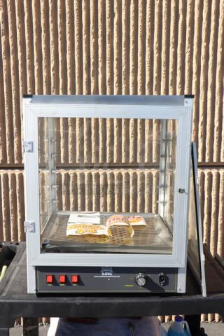 Carnival King HPW-18D2S warmer/merchandiser, 18", 120V, 500W. New scratch-n-dent, front controls, clear display, with labels.