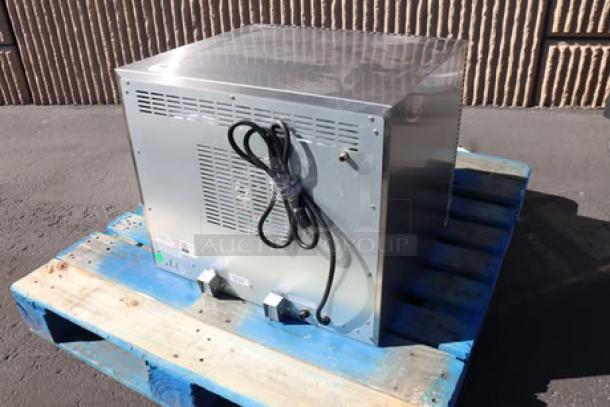 Brand new Avantco CO-28M half size countertop convection oven, 2.3 cu. ft., 208/240V, shown on a pallet.