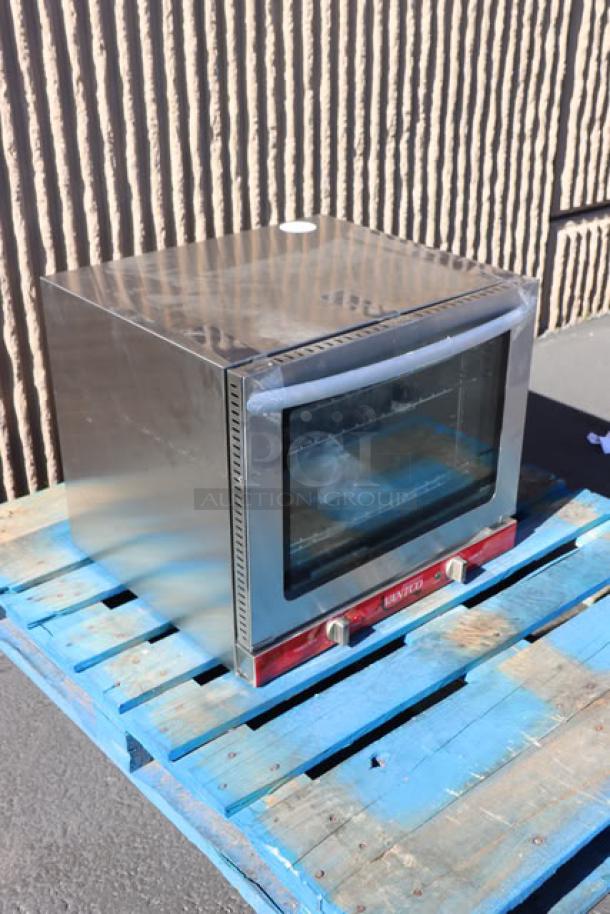 Brand new Avantco CO-28M convection oven, 2.3 cu. ft., stainless steel, scratch-n-dent condition, 208/240V, 2100/2800W.
