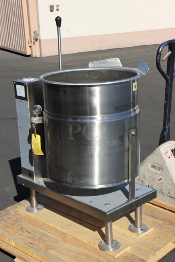 BRAND NEW Cleveland KET-20-T 20 Gallon Tilting Electric Kettle, 208/240V, stainless steel, tags showing S/N: 250123050628.