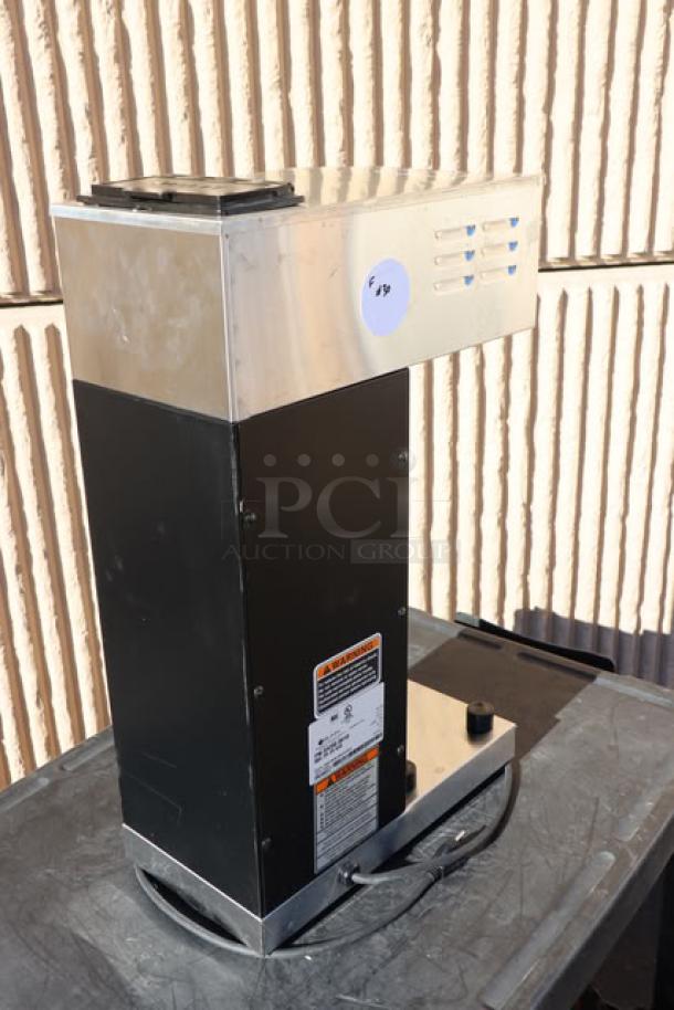 BRAND NEW Bunn 33200.0010 VPR-APS Pourover Airpot Coffee Brewer, 120V. Minor scratches, visible labels with instructions.