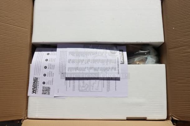 BRAND NEW! Waring WFG250 Panini Grill in packaging with manuals; smooth top & bottom, 14 1/2" x 11" surface, 120V, 1800W.