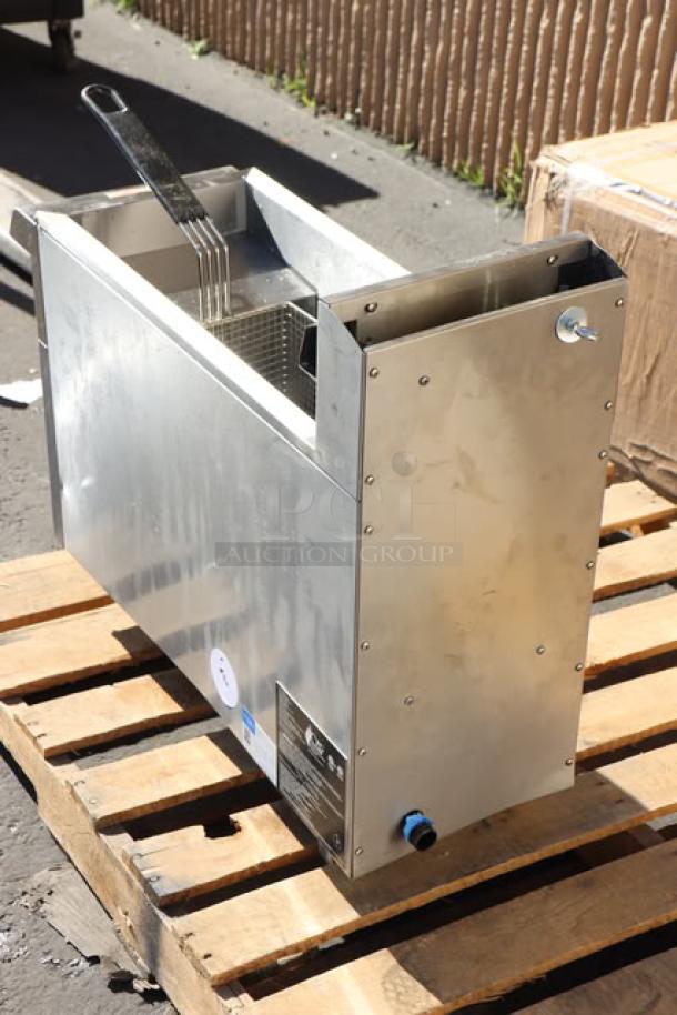 Cooking Performance Group FCPG15 countertop fryer, 15 lb. capacity, natural gas, 26,500 BTU, stainless steel, S/N: 2506004746.