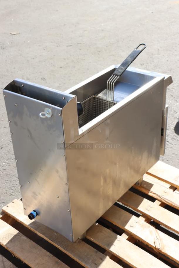 Cooking Performance Group FCPG15 natural gas countertop fryer, 15 lb. capacity, 26,500 BTU, stainless steel, excellent condition.