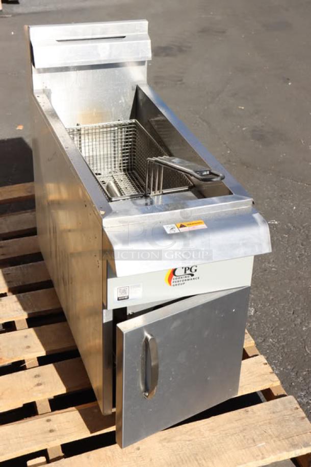 Cooking Performance Group FCPG15 natural gas countertop fryer, 15 lb. capacity, 26,500 BTU, stainless steel, serial 2506004746.