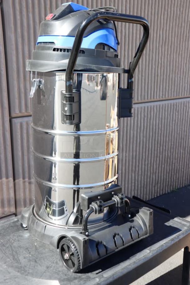 Lavex 16 Gallon Stainless Steel Wet/Dry Vacuum, Model 944BJ162216G, 1200W, scratch-n-dent, with toolkit, 100-120V.