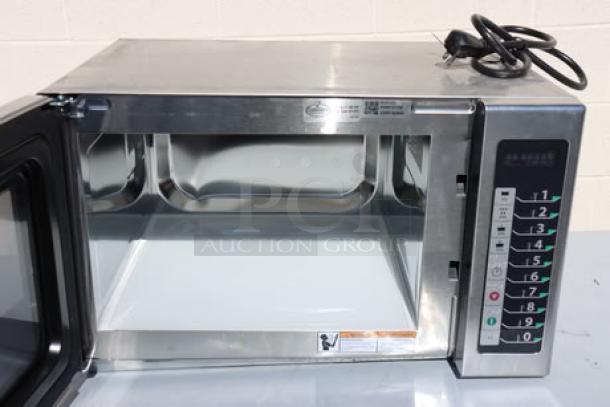 BRAND NEW Amana RCS10TS commercial microwave, 1000W, stackable with push button controls, minor scratches, 120V.