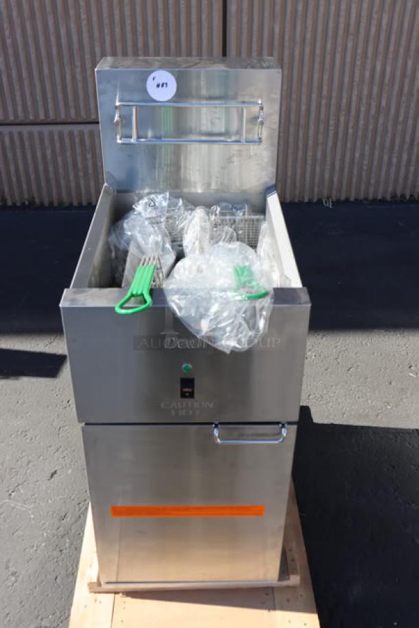 Brand new Dean by Frymaster SR114ESD electric floor fryer, 40 lb. capacity, 240V, 3 Phase. Out of box, includes accessories.