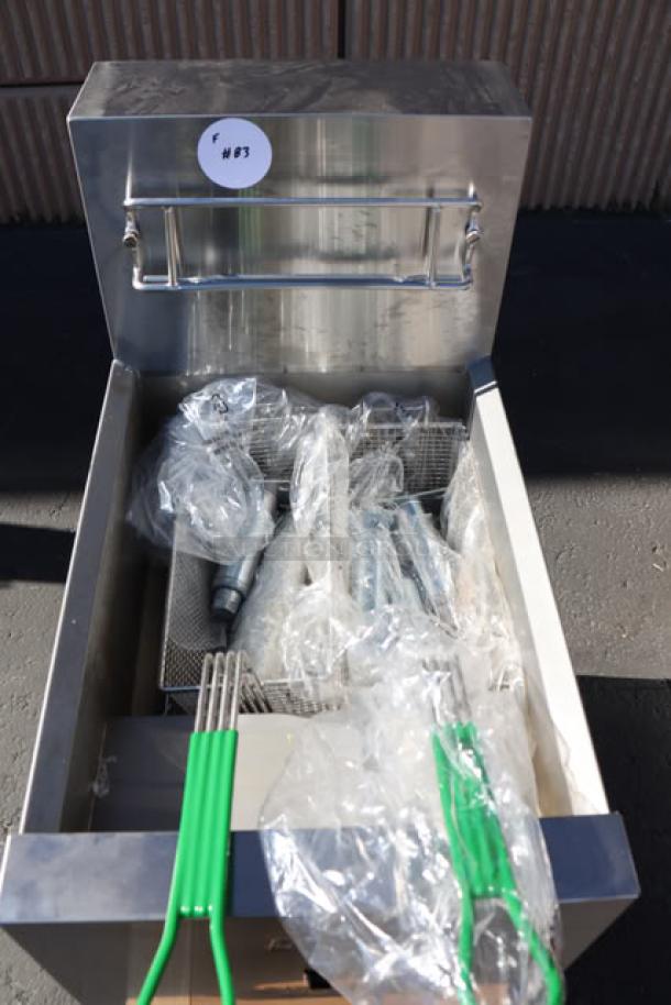 Brand new Dean by Frymaster SR114ESD 40 lb. electric fryer, 240V, 3 phase. Includes wrapped components, S/N: 2507MF0017.